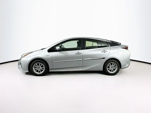 Used 2017 Toyota Prius Four FWD image 4