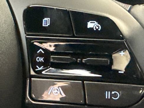 New 2026 Hyundai Elantra SEL Sport FWD image 19