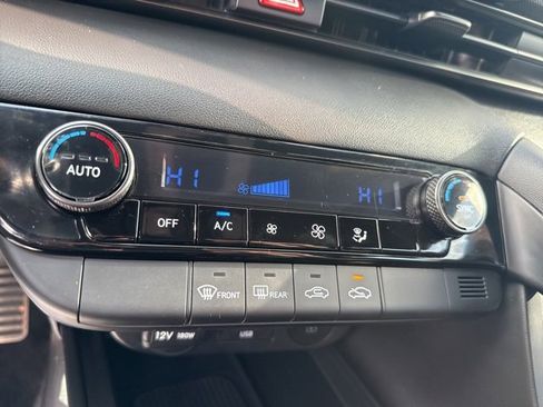 Certified 2025 Hyundai Elantra Sport image 37