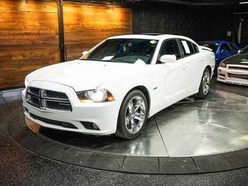 Used 2011 Dodge Charger R/T image 2
