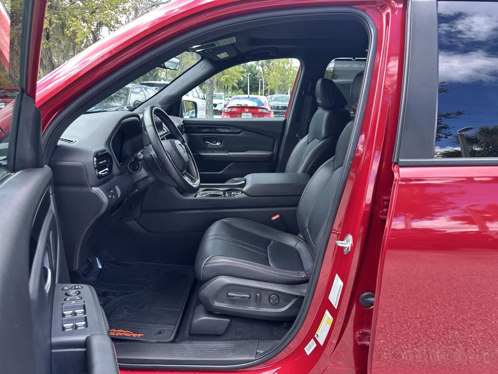 Used 2023 Honda Pilot TrailSport image 2