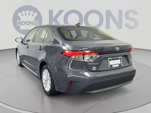Used 2025 Toyota Corolla LE w/ LE Premium Package FWD image 4