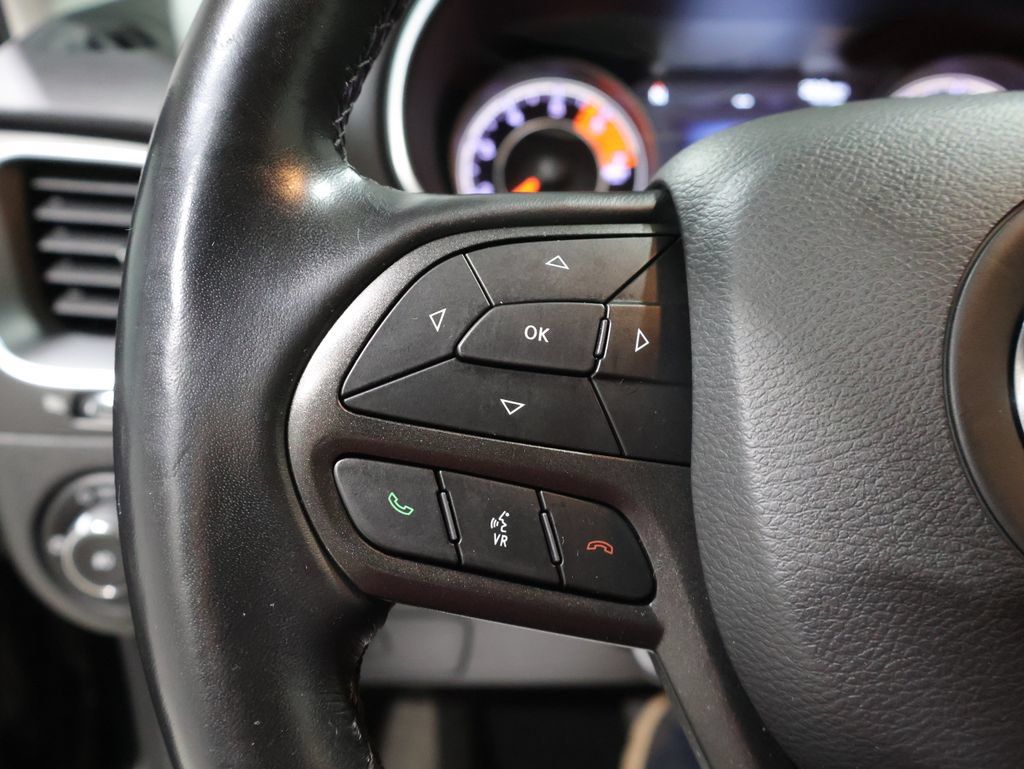 Used 2020 Jeep Cherokee Trailhawk w/ Cold Weather Group AWD/4WD image 39