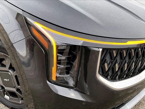 Used 2026 Kia Carnival EX image 28