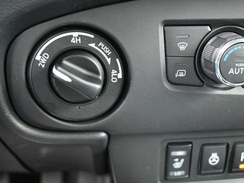 Used 2024 Nissan Frontier SV w/ SV Convenience Package AWD/4WD image 20