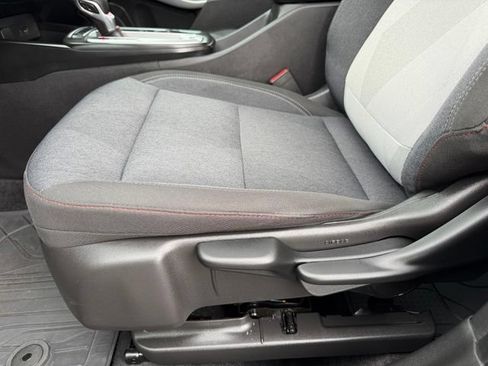 Used 2025 Chevrolet Trax RS w/ Sunroof Package FWD image 20