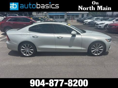 Used 2019 Volvo S60 T5 Momentum w/ Multimedia Package FWD image 6