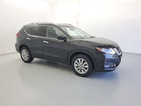Used 2019 Nissan Rogue SV image 4