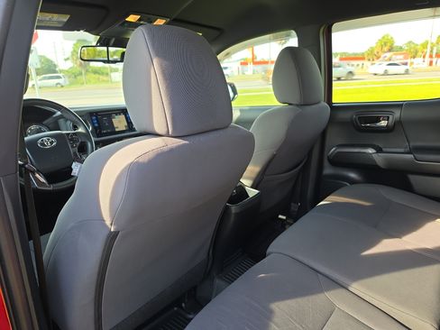Used 2018 Toyota Tacoma TRD Sport RWD image 12