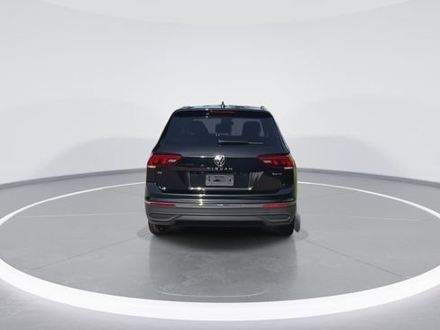 Certified 2022 Volkswagen Tiguan SE w/ Panoramic Sunroof Package image 7