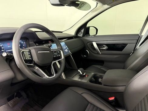 Used 2025 Land Rover Discovery Sport S image 6