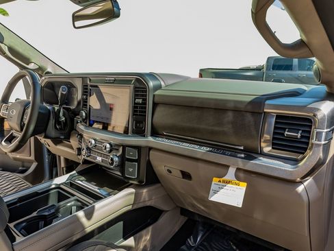 Used 2026 Ford F250 Platinum w/ Platinum Plus Package image 17