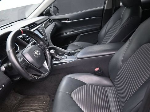Used 2018 Toyota Camry SE w/ Moonroof Package FWD image 12