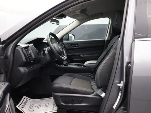 Used 2024 Nissan Pathfinder SV FWD image 14