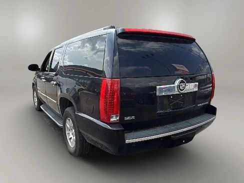 Used 2010 Cadillac Escalade ESV Luxury AWD/4WD image 3
