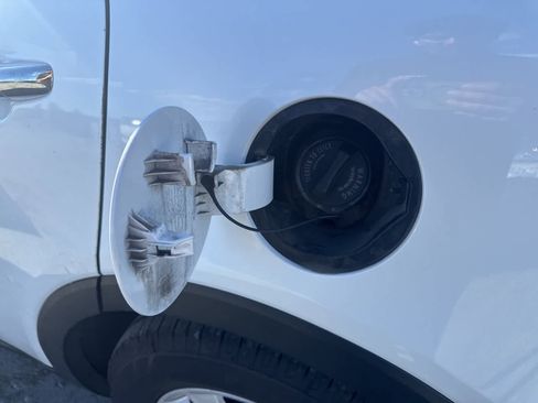 Used 2019 Kia Sorento LX image 11