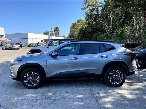 Used 2025 Chevrolet Trax LT w/ Driver Confidence Package FWD image 7