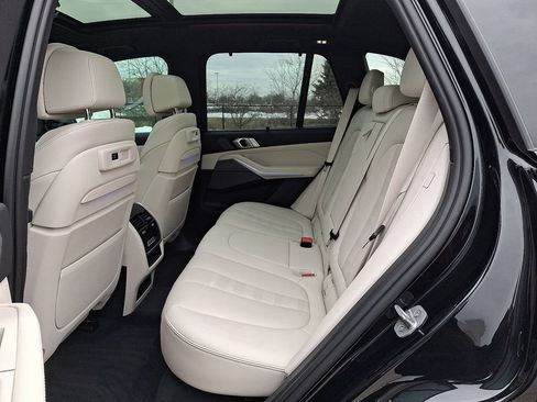 Used 2022 BMW X5 M50i w/ Executive Package image 10