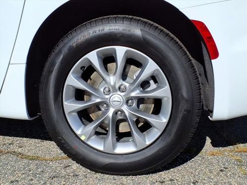 New 2026 Chrysler Pacifica Select image 6