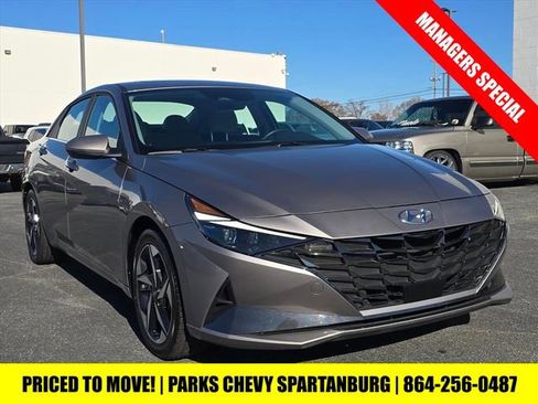Used 2023 Hyundai Elantra Limited w/ Preferred Accessory Package image 12