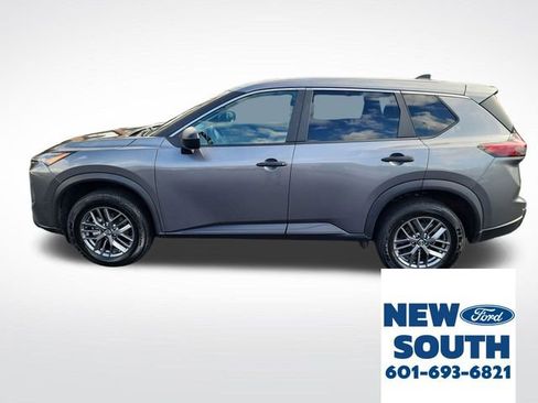 Used 2024 Nissan Rogue S image 2