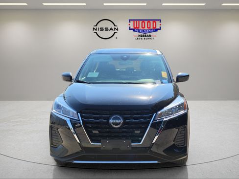 Certified 2025 Nissan Kicks Play S FWD image 6
