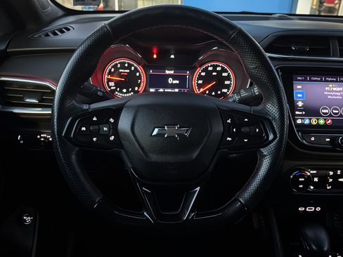 Used 2023 Chevrolet TrailBlazer RS w/ Sun and Liftgate Package image 2