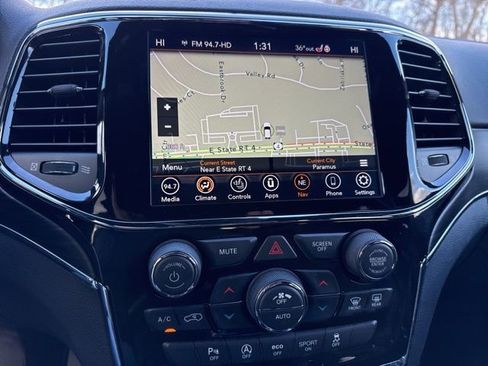 Used 2022 Jeep Grand Cherokee Limited image 6