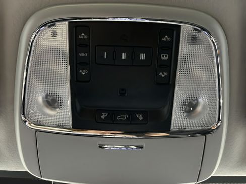 Used 2020 Jeep Grand Cherokee Summit w/ Skid Plate Group AWD/4WD image 36