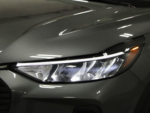 Used 2025 Ford Escape Active AWD/4WD image 13