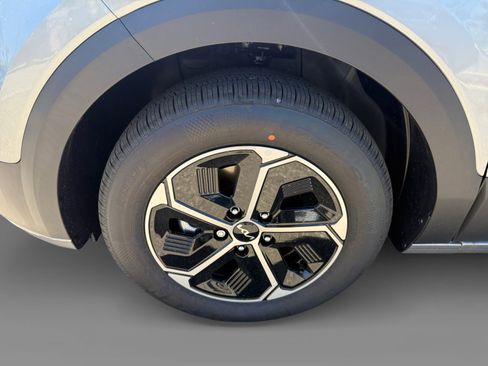 New 2026 Kia Niro LX FWD image 9