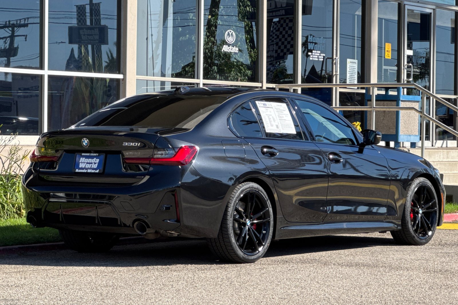Used 2023 BMW 330i Sedan w/ M Sport Package RWD image 4