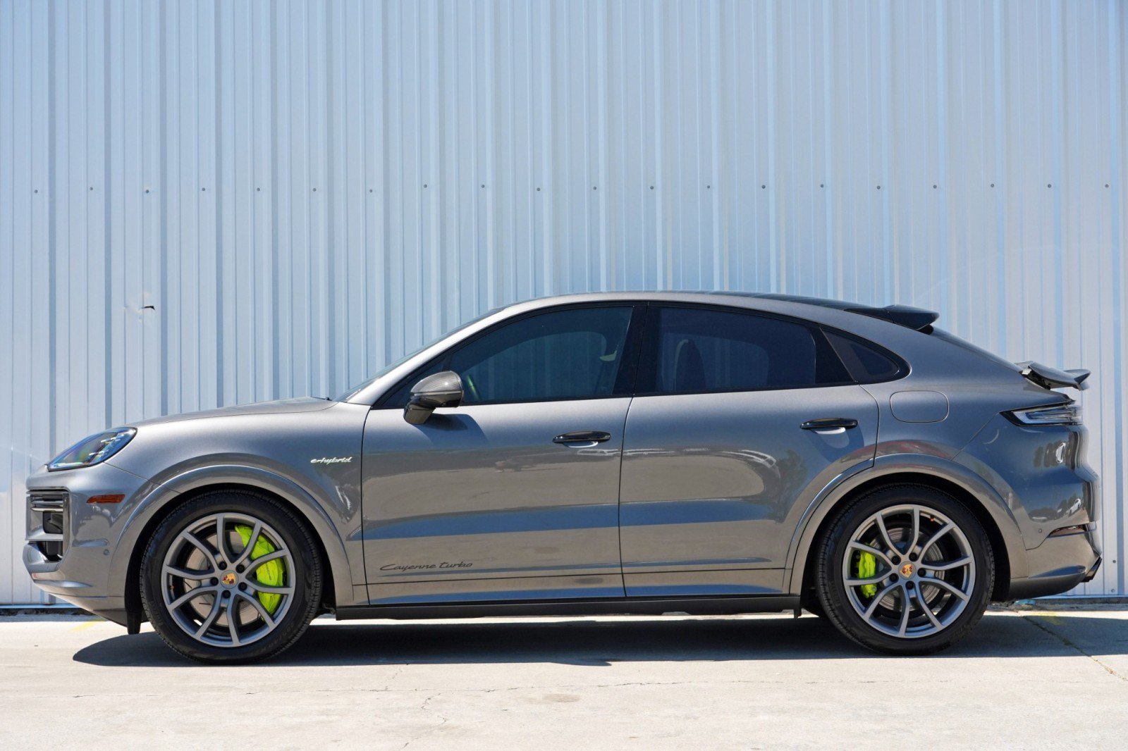 Used 2024 Porsche Cayenne Turbo AWD/4WD image 9