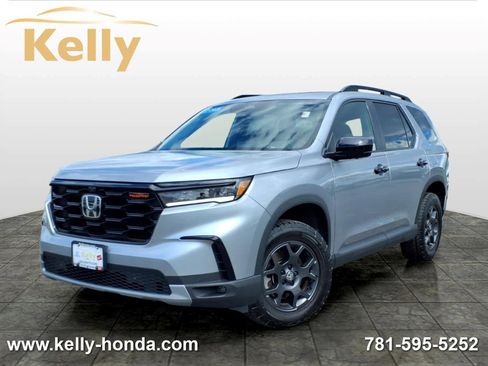 Certified 2025 Honda Pilot TrailSport image 1