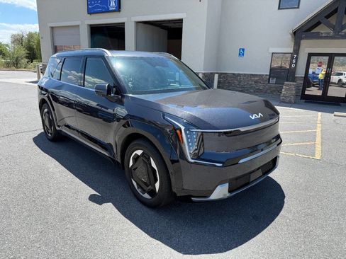 Used 2024 Kia EV9 Land AWD/4WD image 1