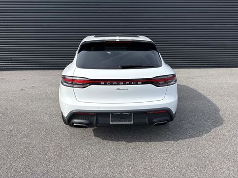Certified 2022 Porsche Macan image 7
