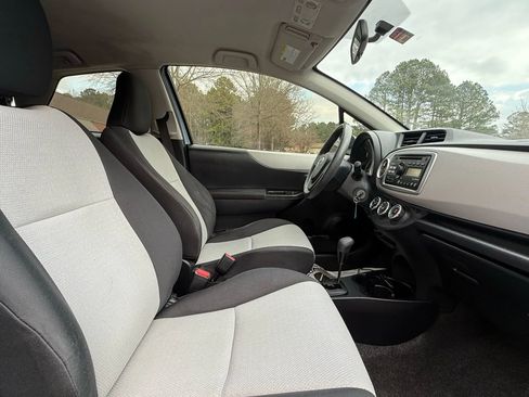 Used 2014 Toyota Yaris L image 21