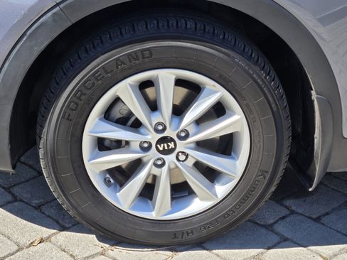 Used 2020 Kia Sorento LX image 15