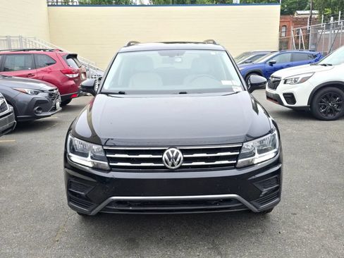 Used 2020 Volkswagen Tiguan SE w/ Panoramic Sunroof Package AWD/4WD image 2