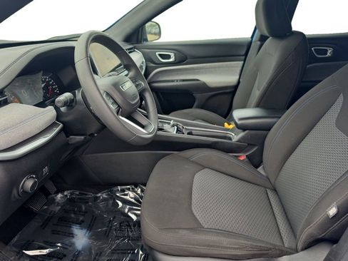 Used 2023 Jeep Compass Sport image 9