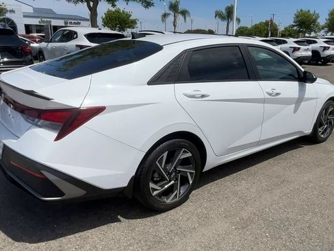Used 2025 Hyundai Elantra Sport FWD image 7