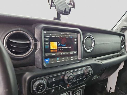 Used 2018 Jeep Wrangler Unlimited Sahara image 24