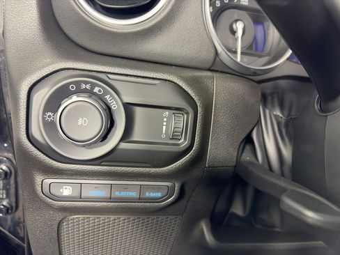 Used 2023 Jeep Wrangler Unlimited Sahara w/ Cold Weather Group image 17