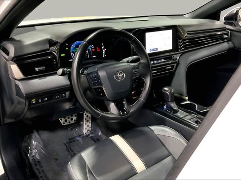 Used 2025 Toyota Camry SE FWD image 18