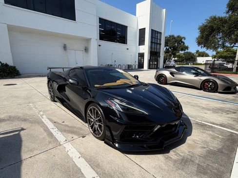 Used 2023 Chevrolet Corvette Stingray Premium Cpe w/ Z51 Performance Package RWD image 3