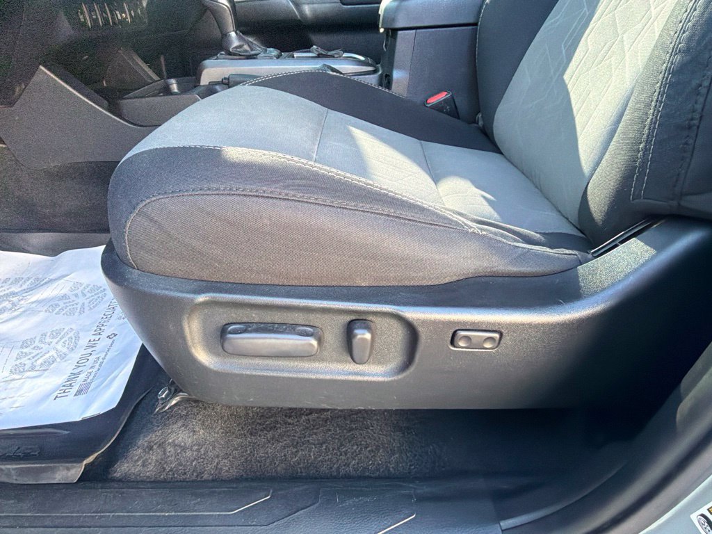 Used 2022 Toyota Tacoma TRD Sport w/ Technology Package RWD image 32