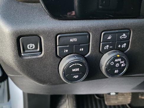 Certified 2025 Chevrolet Silverado 1500 LTZ image 12