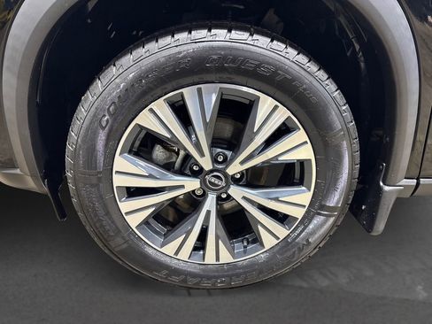 Used 2023 Nissan Rogue SV image 12