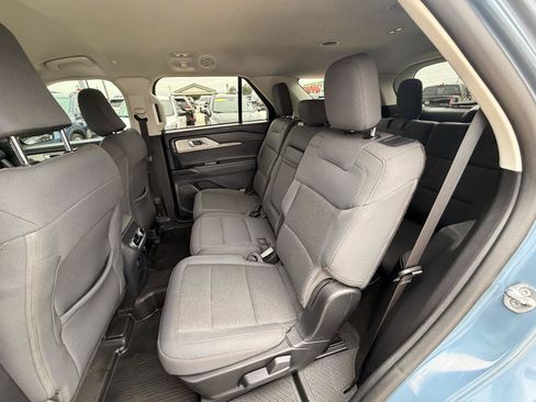 Used 2025 Ford Explorer Active AWD/4WD image 9
