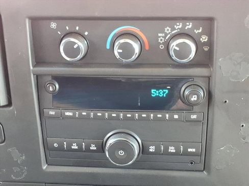 Used 2015 GMC Savana 2500 image 17